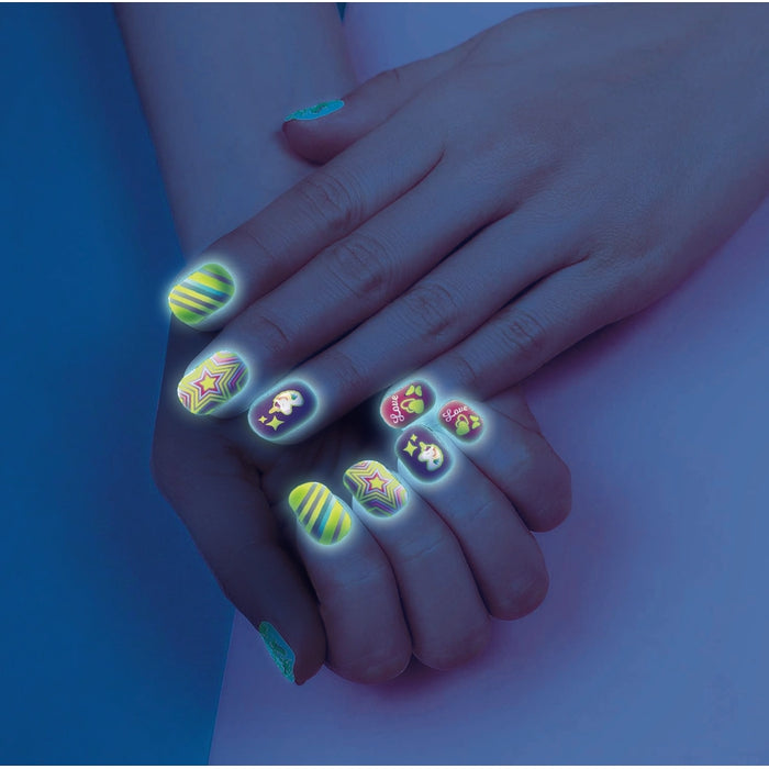 crazy-chic-clementoni-shiny-nails-kit-nail-art-fluo image 4